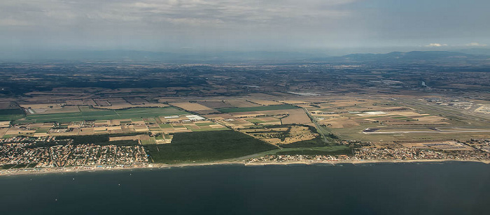 Latium - Fiumicino: Fregene (links) und Focene Flughafen Rom-Fiumicino Luftbild aerial photo