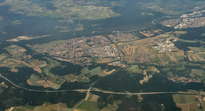 Bayern - Landkreis Bad Tölz-Wolfratshausen: Wolfratshausen Anschlussstelle Wolfratshausen Bundesautobahn A 95 Geretsried Isar Pupplinger Au Luftbild aerial photo