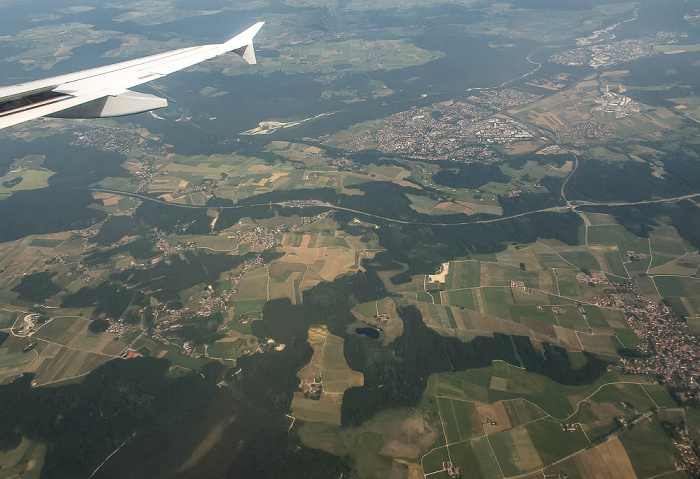 Bayern - Landkreis Bad Tölz-Wolfratshausen: Bundesautobahn A 95 Anschlussstelle Wolfratshausen Geretsried Icking Isar Münsing Luftbild aerial photo