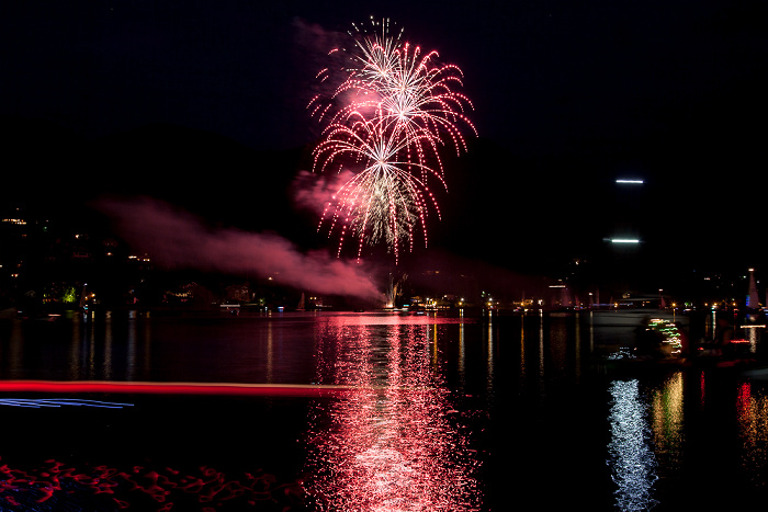 Tegernsee (Egerner Bucht): Seefest-Feuerwerk Rottach-Egern