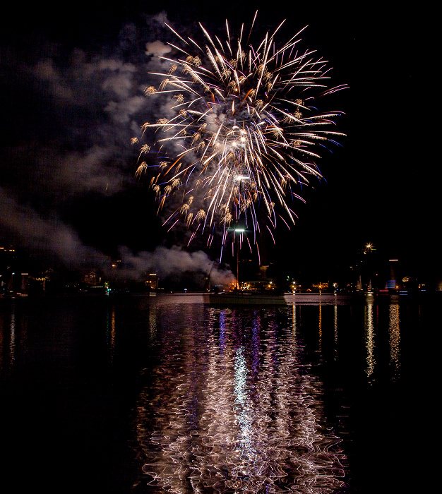 Tegernsee (Egerner Bucht): Seefest-Feuerwerk Rottach-Egern