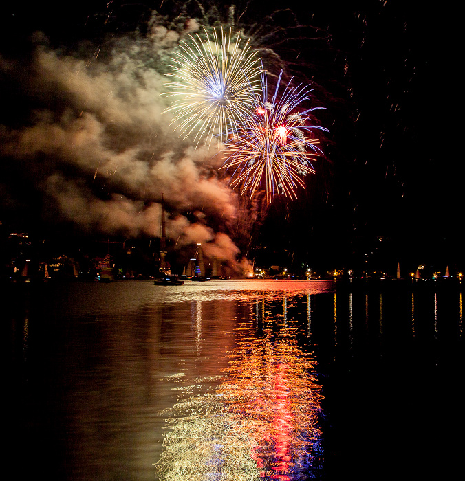 Tegernsee (Egerner Bucht): Seefest-Feuerwerk Rottach-Egern