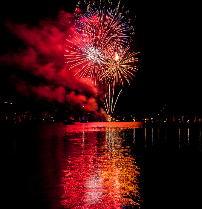 Tegernsee (Egerner Bucht): Seefest-Feuerwerk Rottach-Egern