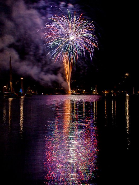 Tegernsee (Egerner Bucht): Seefest-Feuerwerk Rottach-Egern