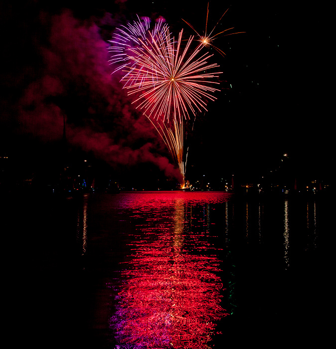 Tegernsee (Egerner Bucht): Seefest-Feuerwerk Rottach-Egern