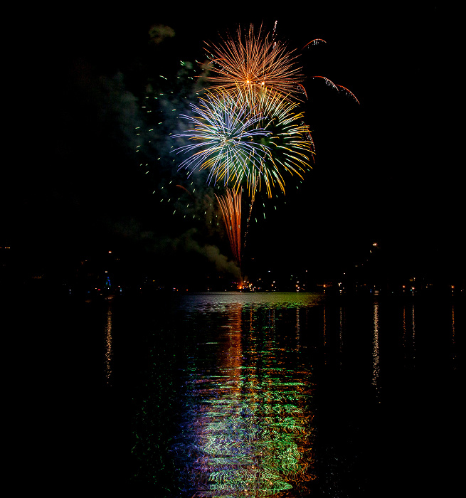 Tegernsee (Egerner Bucht): Seefest-Feuerwerk Rottach-Egern