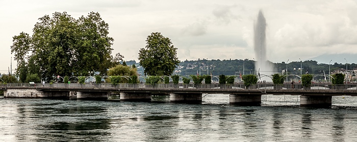 Genf Blick vom Quai Bezanson-Hugues: Rhône und Pont des Bergues Genfer See Île Rousseau Jet d’eau