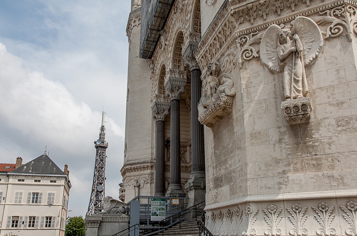 Lyon Fourvière: Basilique Notre-Dame de Fourvière Tour métallique de Fourvière