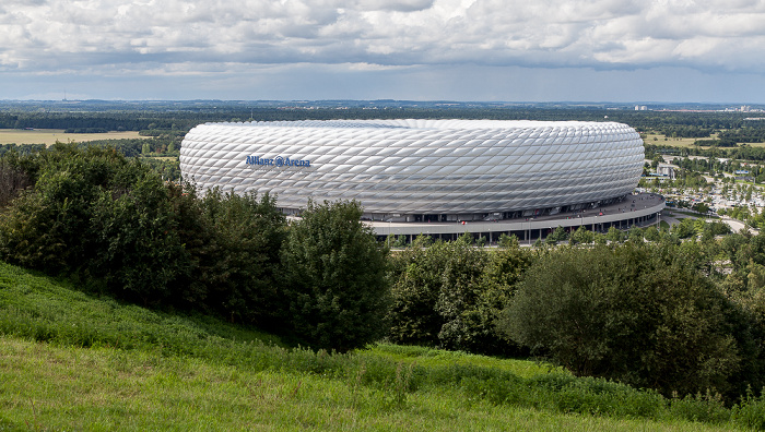 Blick vom Fröttmaninger Berg: Allianz Arena München