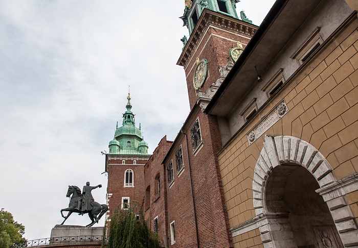 Krakau Wawel: Türme der Kathedrale St. Stanislaus und Wenzel Tadeusz-Kosciuszko-Denkmal