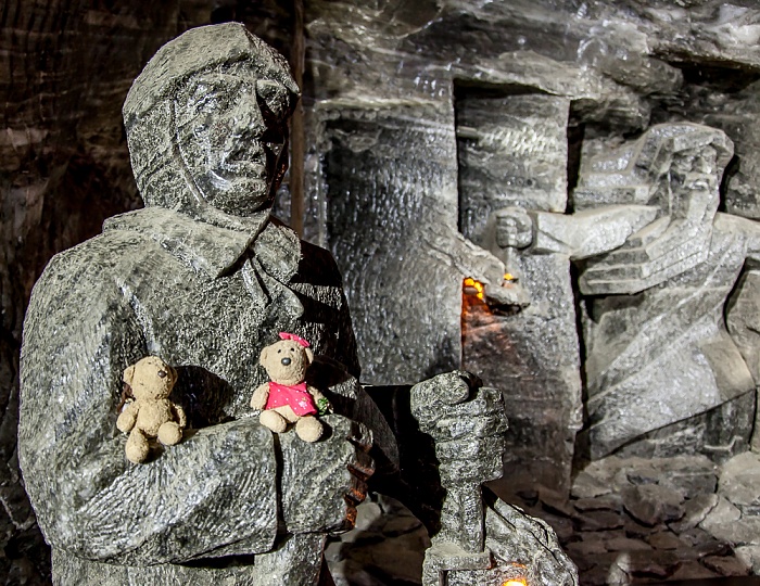 Salzbergwerk Wieliczka: Teddy und Teddine auf dem Arm des Schatzmeisters - Zwischensohle Kazanow, 125 m Tiefe