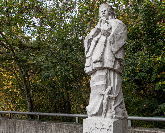 Grünwalder Isarbrücke: Statue des Hl. Johannes von Nepomuk Grünwald