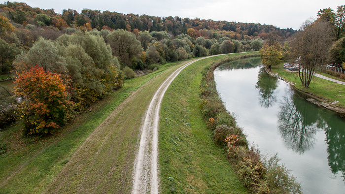 Blick von der Grünwalder Isarbrücke: Isartal, Isarwehrkanal Pullach im Isartal