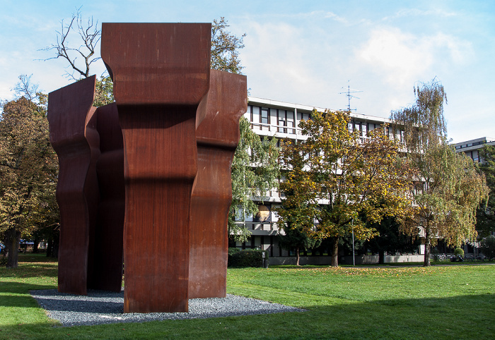 Kunstareal München (Maxvorstadt): Skulpturenpark der Pinakotheken - Buscando la Luz (von Eduardo Chillida) München