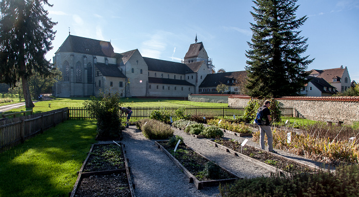 Insel Reichenau Mittelzell: Kloster Reichenau mit Klostergarten und Münster St. Maria und Markus