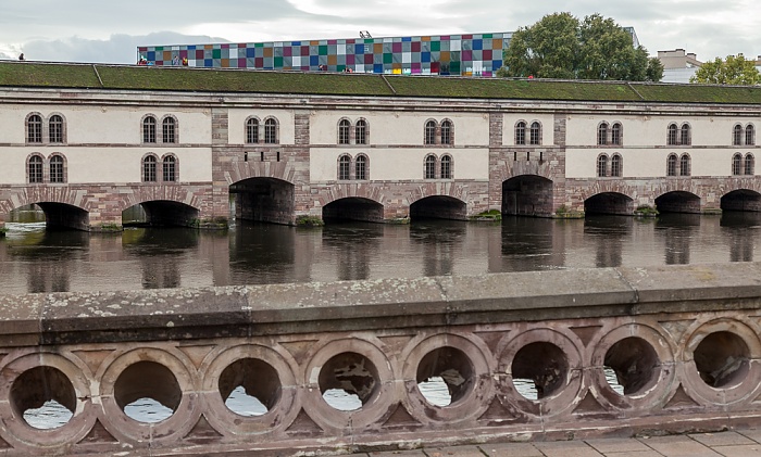 Blick von der Pont Couverts: Quartier de la Gare - Barrage Vauban, Ill Straßburg