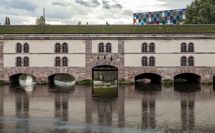 Blick von der Pont Couverts: Quartier de la Gare - Barrage Vauban, Ill Straßburg