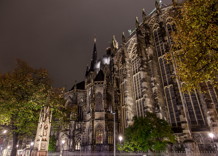 Münsterplatz, Aachener Dom Vinzenzbrunnen Welterbe Aachener Dom