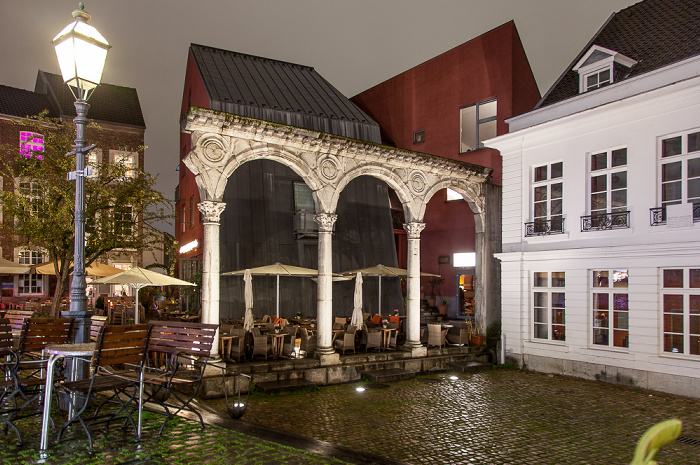 Aachen Hof: Kopie einer römischen Arkadenreihe (Aquae Granni)