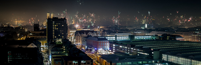 München Blick vom BR-Funkhaus: Silvester-/Neujahr-Feuerwerk Frauenkirche Hauptbahnhof Maximilianeum