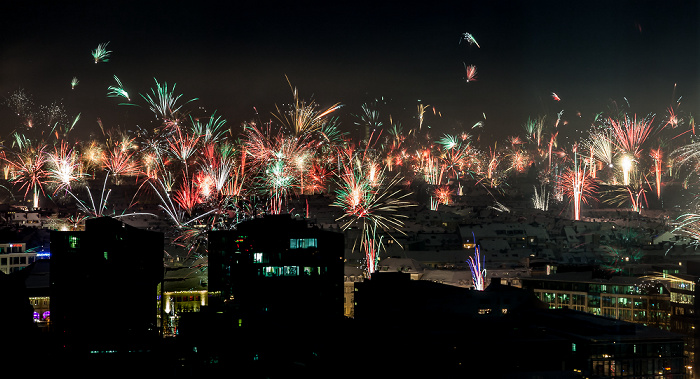 München Blick vom BR-Funkhaus: Silvester-/Neujahr-Feuerwerk Maxvorstadt