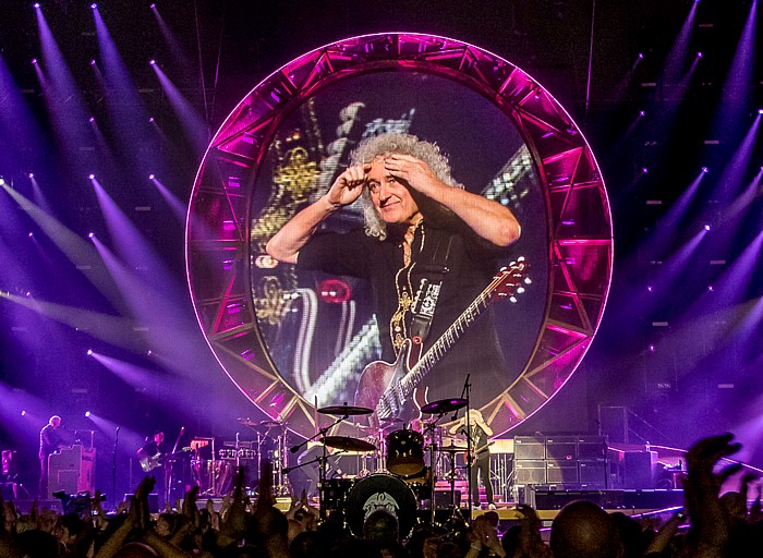 Olympiahalle: Queen + Adam Lambert München Brian May