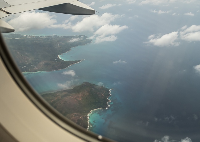 Indischer Ozean Seychellen Seychellen: Praslin (oben) und Curieuse Luftbild aerial photo