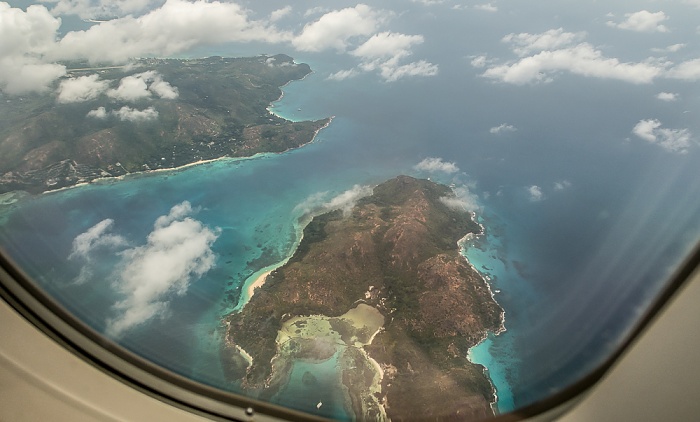 Indischer Ozean Seychellen Seychellen: Praslin (oben) und Curieuse Luftbild aerial photo