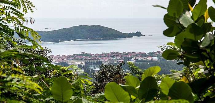 Mahé Blick von Bel Air (Sans Soucis Road): Ste Anne Marine National Park (Indischer Ozean)