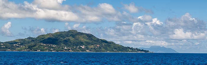 Indischer Ozean Seychellen Fähre Victoria (Mahé) - Baie Sainte Anne (Praslin): Mahé Silhouette