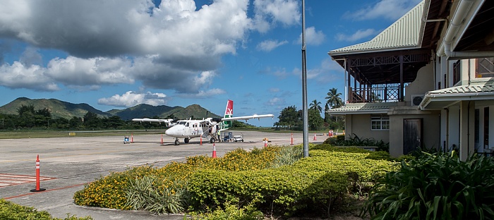 Praslin Island Airport: DHC-6 Twin Otter-400 Praslin