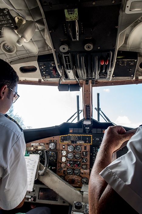 Praslin Island Airport: Cockpit der DHC-6 Twin Otter-400