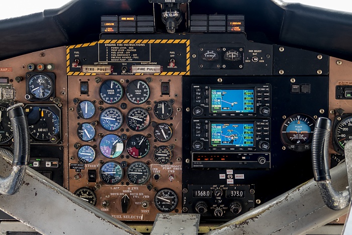 Praslin Island Airport: Cockpit der DHC-6 Twin Otter-400 Praslin