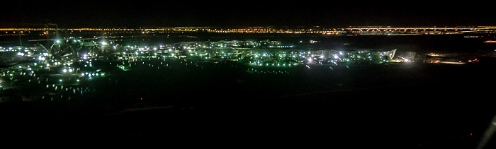 Abu Dhabi International Airport: Baustelle des Midfield Terminals Luftbild aerial photo
