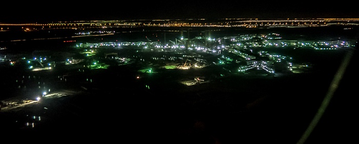 Abu Dhabi International Airport: Baustelle des Midfield Terminals Luftbild aerial photo
