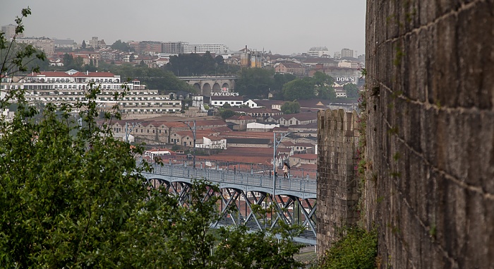 Porto Vila Nova de Gaia mit Portweinkellereien Muralhas Fernandinas Ponte de Dom Luis I