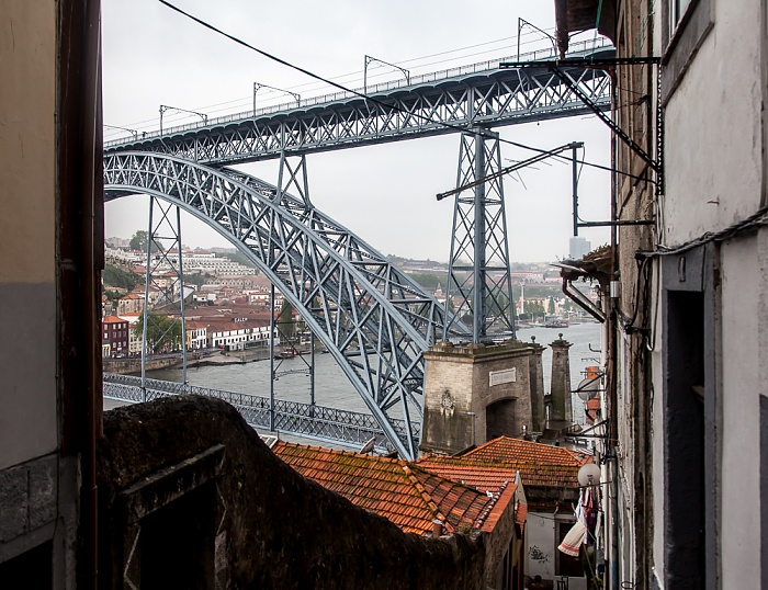 Porto Escada dos Guindais Ponte de Dom Luis I Rio Douro