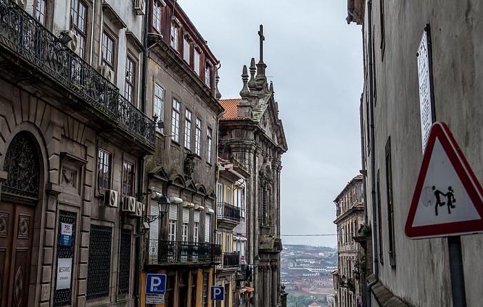Porto Centro Histórico: Rua de São Bento da Vitória - Igreja de Nossa Senhora da Vitória