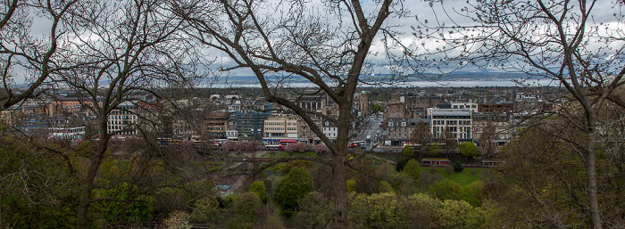 Blick von der Castle Esplanade (Old Town): Princes Street Gardens, Princes Street, New Town Edinburgh