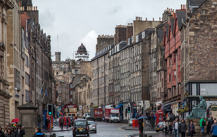 Edinburgh Old Town: High Street / Lawnmarket (Royal Mile) David Hume Statue