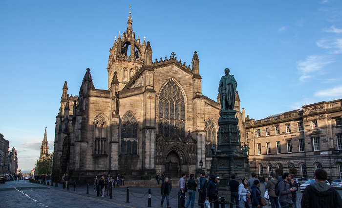 Edinburgh Old Town: High Street (Royal Mile) / Parliament Square - St Giles' Cathedral Parliament House Tron Kirk Walter Francis Montagu Douglas Scott Statue