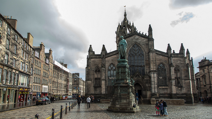 Edinburgh Old Town: High Street (Royal Mile) / Parliament Square - Walter Francis Montagu Douglas Scott Statue