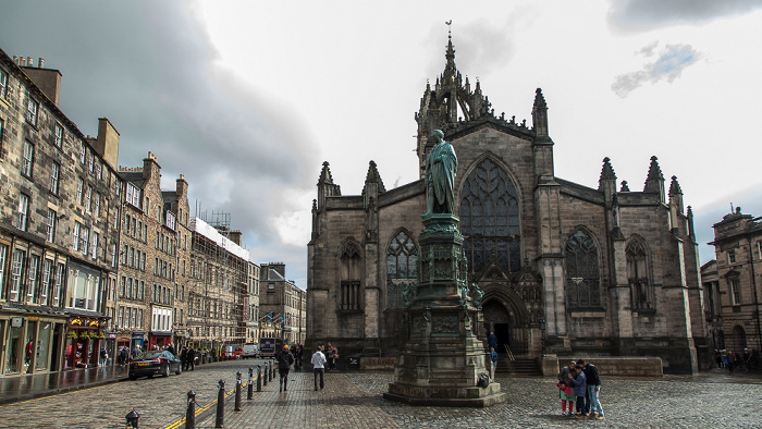 Old Town: High Street (Royal Mile) / Parliament Square - Walter Francis Montagu Douglas Scott Statue Edinburgh
