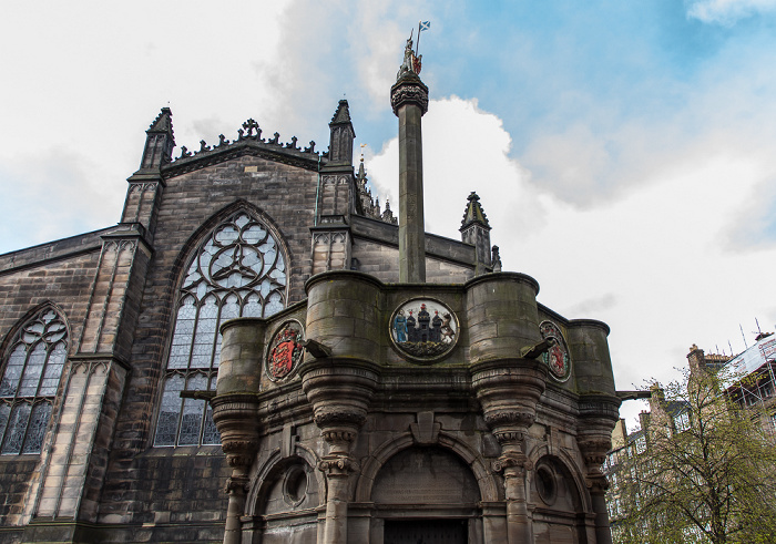 Old Town: Parliament Square - Mercat Cross of Edinburgh St Giles' Cathedral