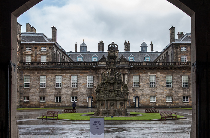 Edinburgh Old Town: Palace of Holyroodhouse