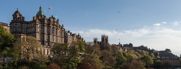 Old Town (v.l.): Bank of Scotland Head Office, New College (University of Edinburgh) und Edinburgh Castle