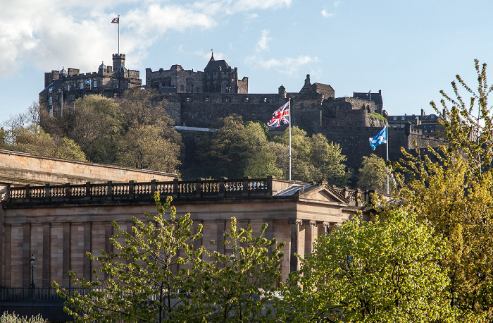 Edinburgh New Town: Princes Street Gardens und Scottish National Gallery Edinburgh Castle Old Town