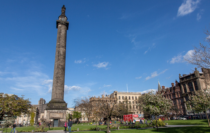 New Town: St Andrew Square - Melville Monument Edinburgh