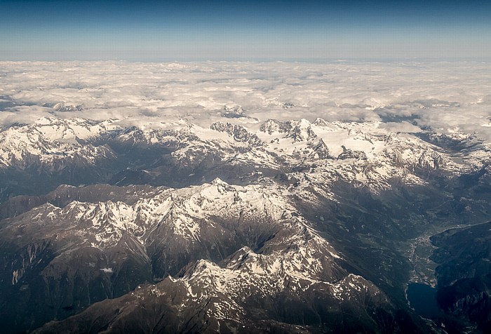 Kanton Graubünden (oben) / Lombardei - Berninagruppe, Puschlav 2015-05-27 Flug EZY2552 München Franz Josef Strauß (MUC/EDDM) - Mailand-Malpensa (MXP/LIMC) Luftbild aerial photo