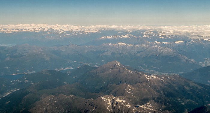 Lombardei - Provincia di Sondrio: Bergamasker Alpen 2015-05-27 Flug EZY2552 München Franz Josef Strauß (MUC/EDDM) - Mailand-Malpensa (MXP/LIMC) Comer See Veltlin Luftbild aerial photo